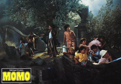 Momo (1986)
