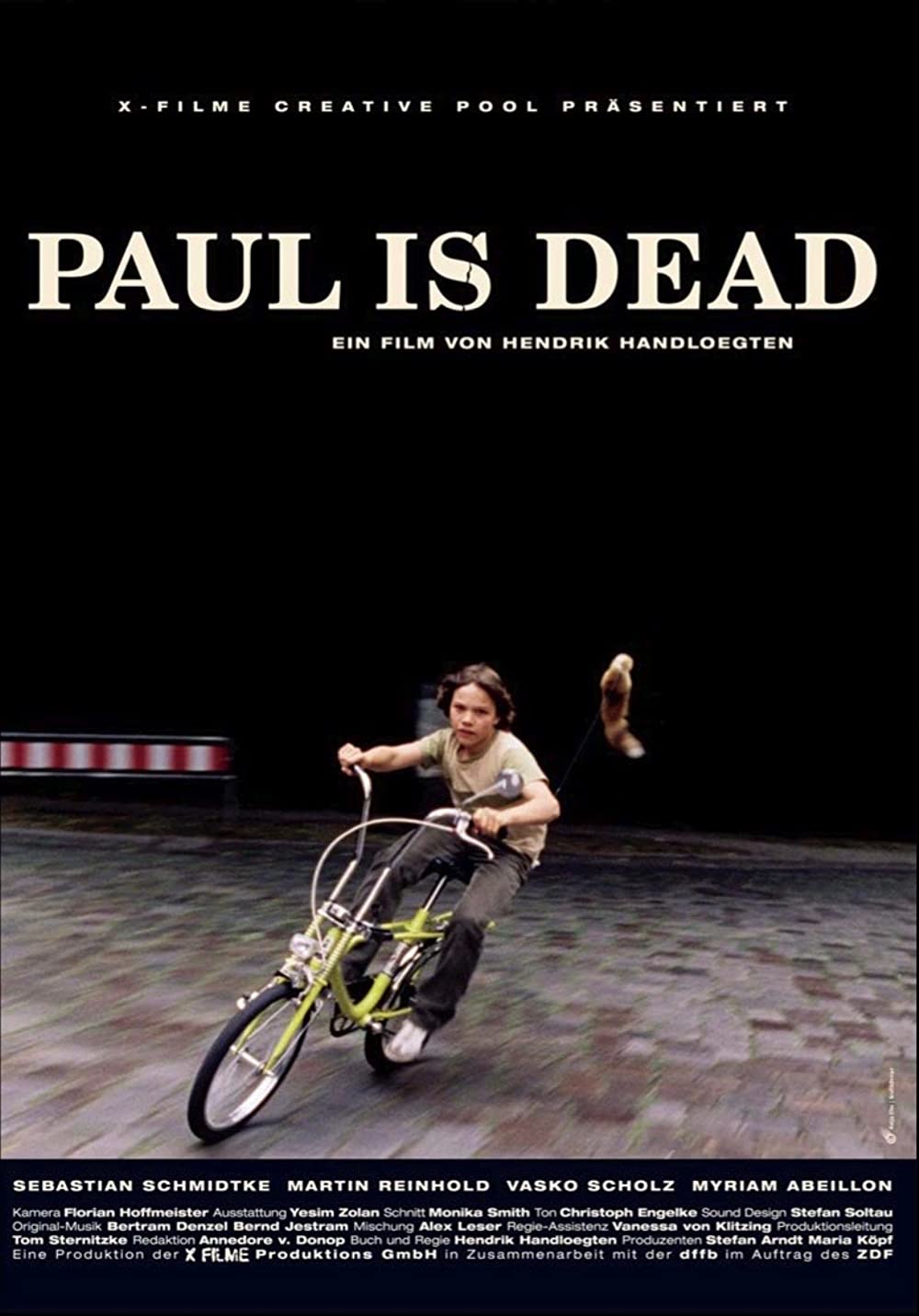 Filmbeschreibung zu Paul Is Dead